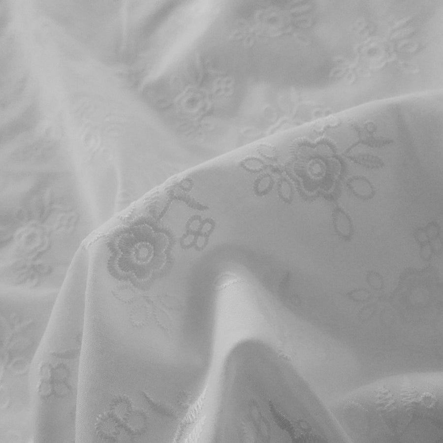 Embroidered cotton voile - floral white 0.5m