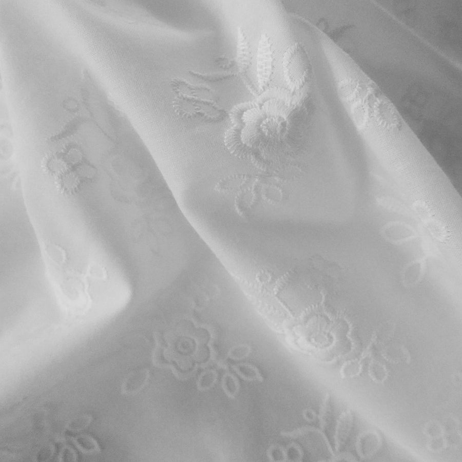 Embroidered cotton voile - floral white 0.5m